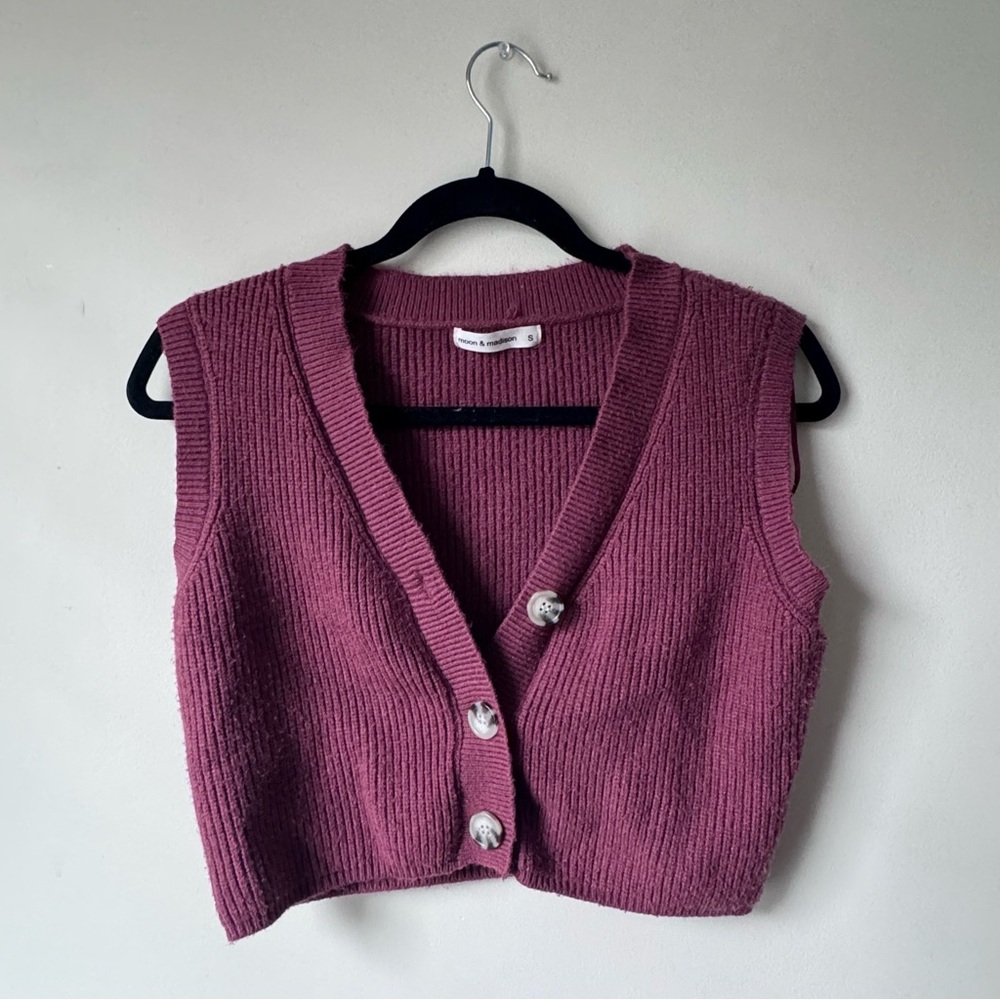 Moon & Madison Burgundy Button Up Vest